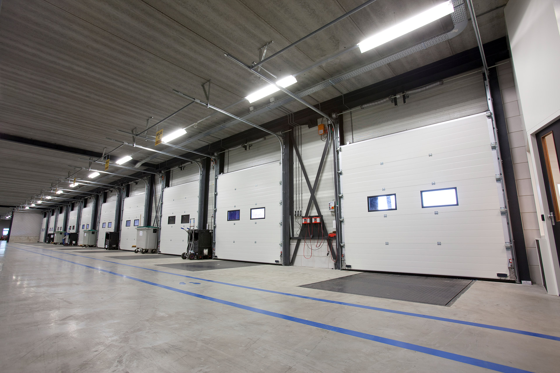 Arrow Sectional Overhead Track Assembly in Distribution Centre